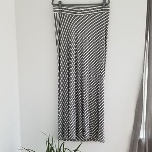 Liz Lange maternity maxi skirt